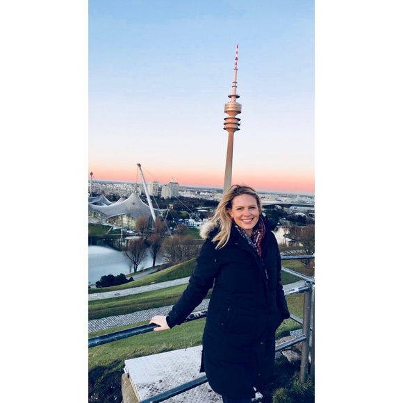 Meet your Posher, Jen - Picture 2 of 2